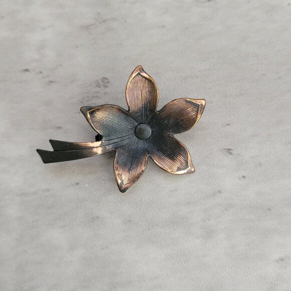 Jewelry - Vintage Flower Brooch Pin‎ Brass Tone Five Petal Floral Jewelry Accessory 2 Inch